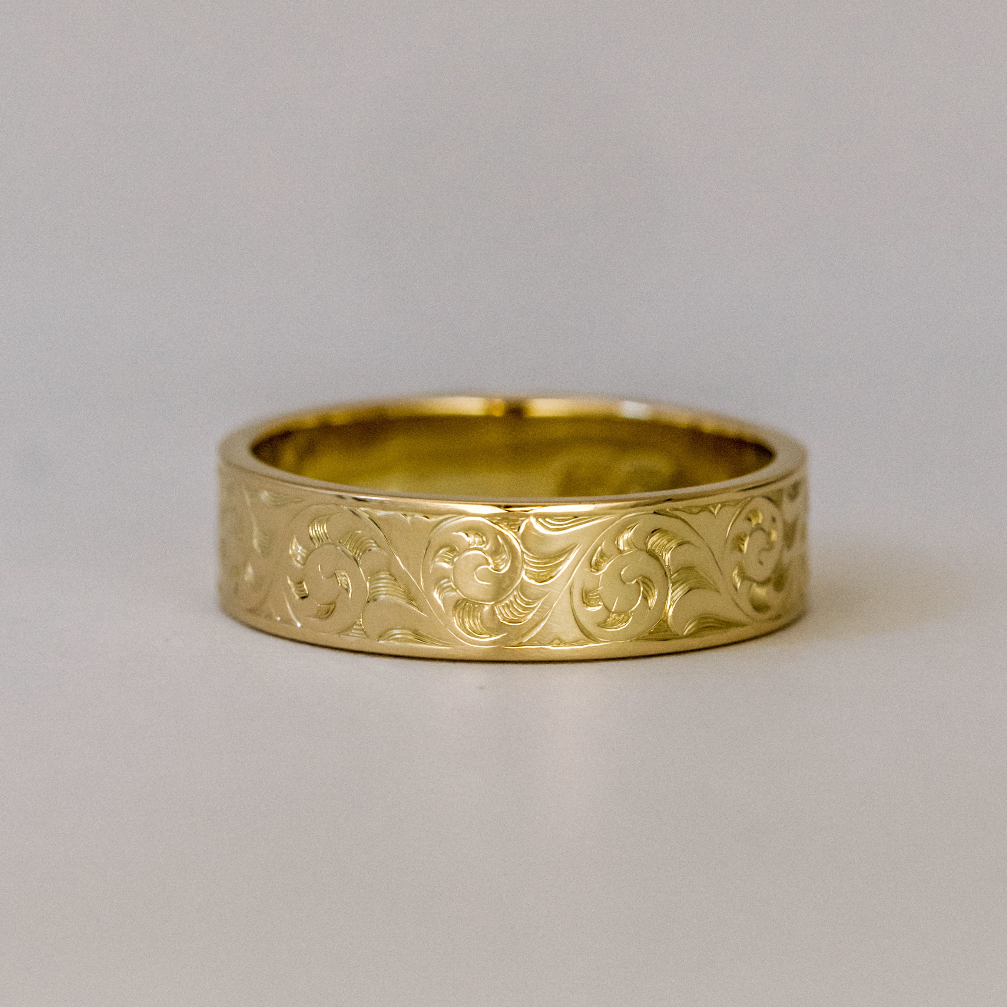 Hand-engraved 18ct Gold Ring