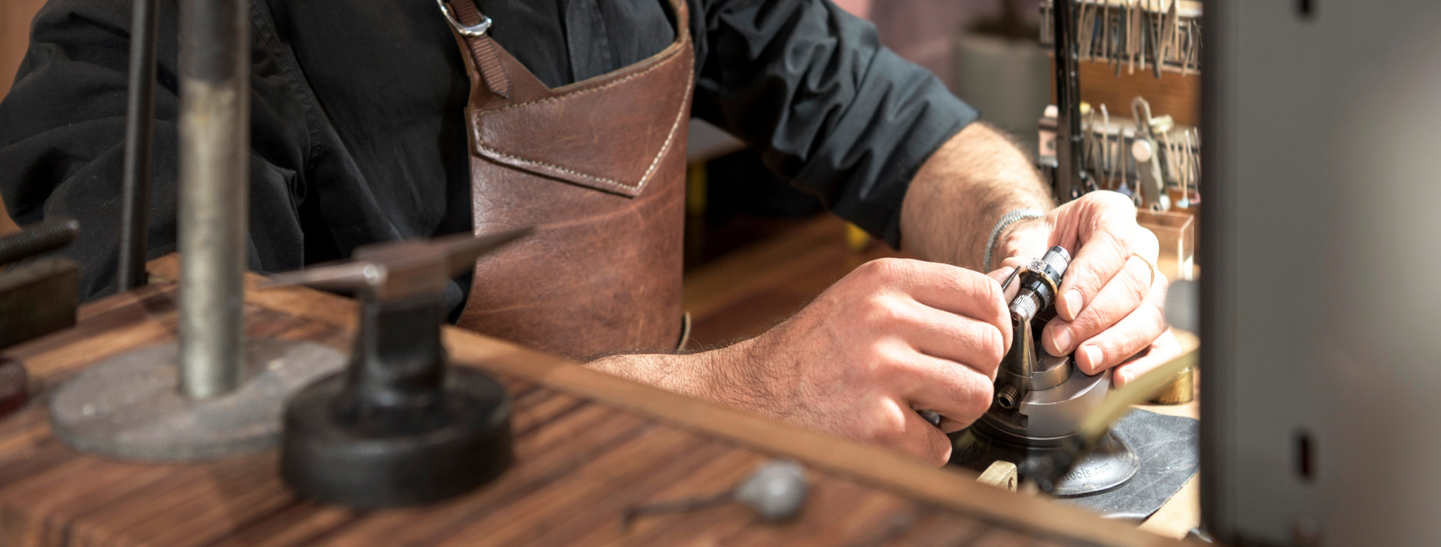 Terry Cockrem working on a ring